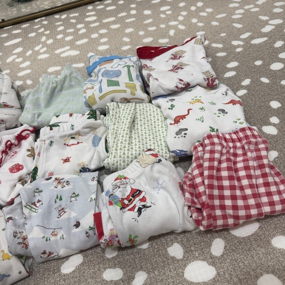 Lot of 13 Pima pajamas set long sleeve tee pants TBBC Santa toddler magnolia boy - Picture 5 of 14